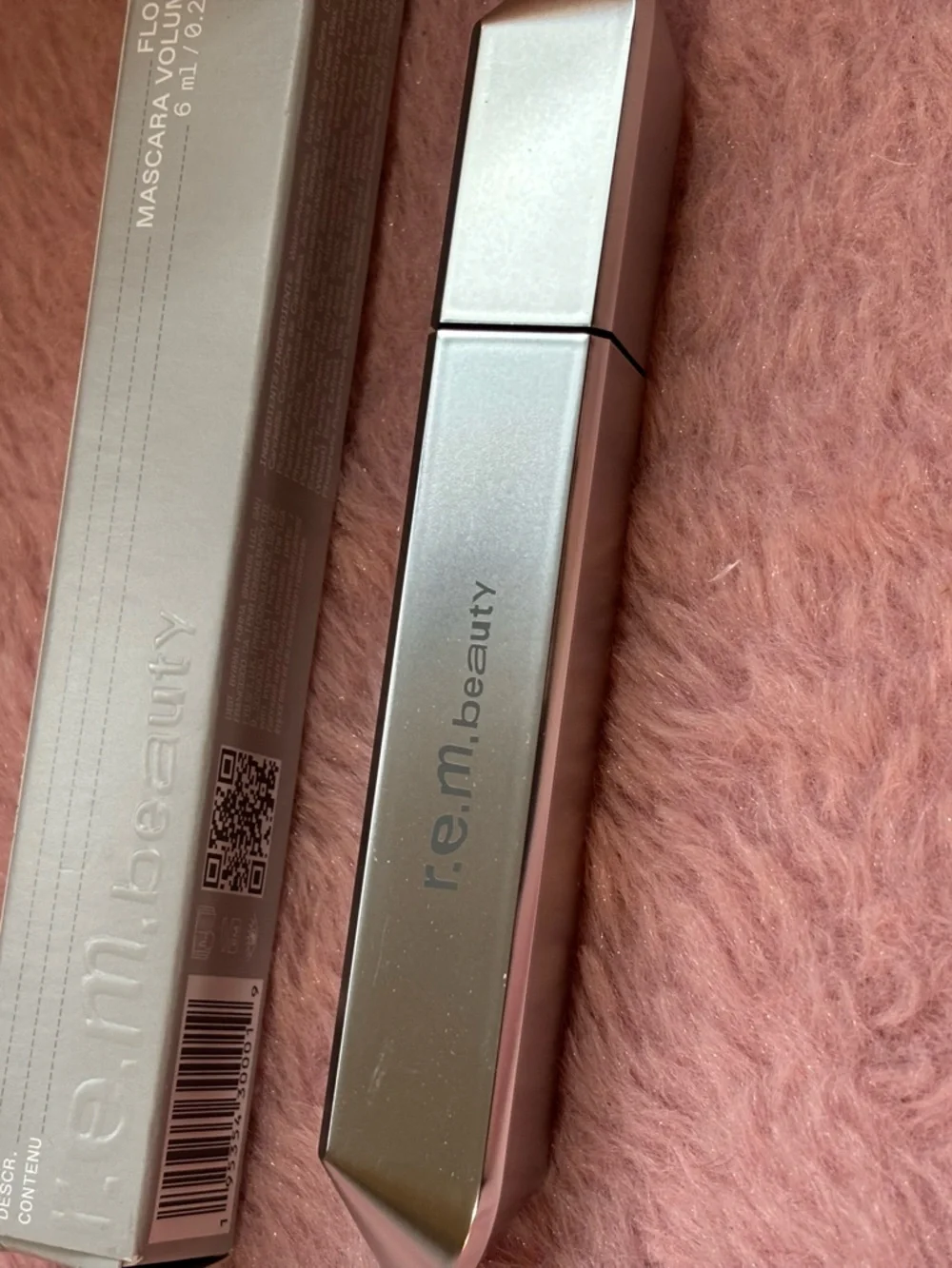 r.e.m. beauty Volumizing Mascara